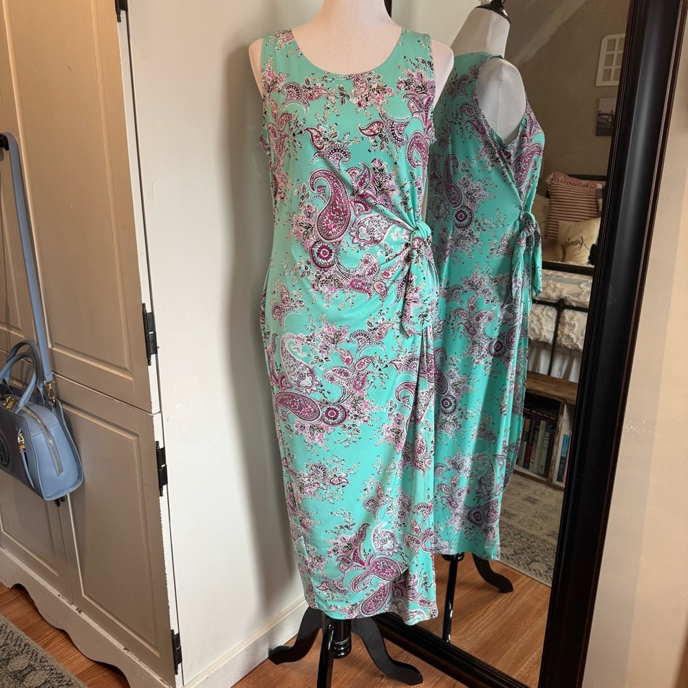 Robbie Bee Petite Large Sleeveless Dress
